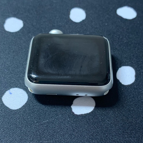 Silver Apple Watch Series 3 38mm with white sports band, extra arm band - Picture 13 of 14